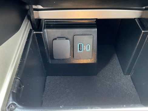 Used 2023 Ford Explorer Limited AWD/4WD image 33