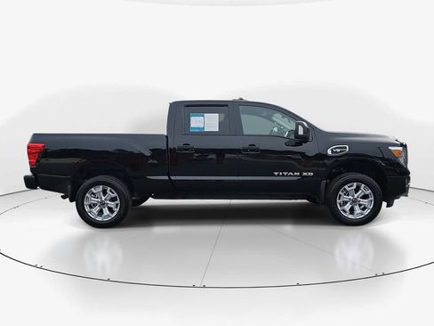 Used 2024 Nissan Titan SV w/ SV Convenience Package image 3
