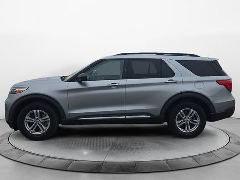 Used 2020 Ford Explorer XLT AWD/4WD image 2