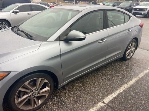 Used 2017 Hyundai Elantra Limited w/ Limited Tech Package 04 image 3