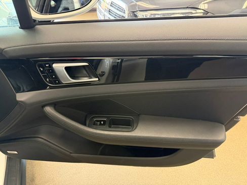 Used 2018 Porsche Panamera 4 AWD/4WD image 35