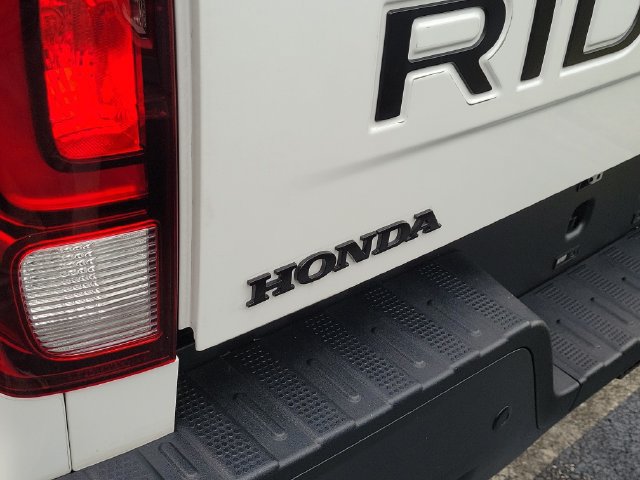 Used 2025 Honda Ridgeline Black Edition image 6