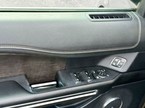 Used 2020 Ford Expedition Limited RWD image 19