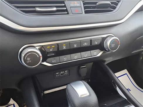 Used 2021 Nissan Altima 2.5 SV w/ SV Premium Package image 18