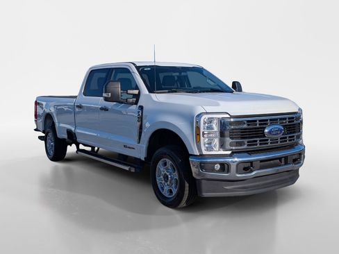 Used 2025 Ford F250 XLT image 2