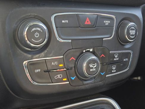 Used 2020 Jeep Compass Latitude image 27