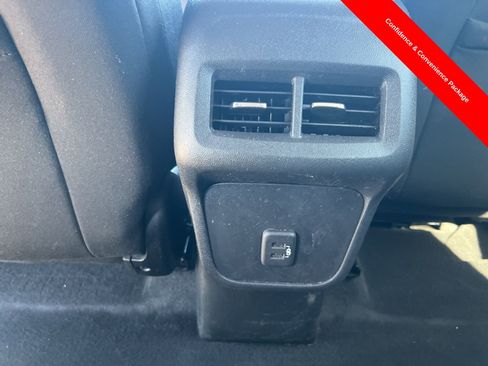 Used 2021 Chevrolet Equinox LT image 22