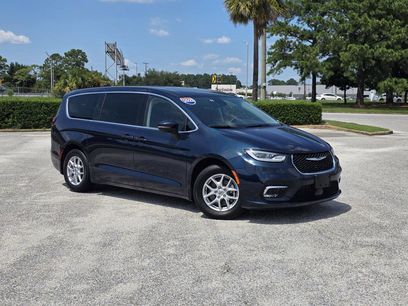 Used 2023 Chrysler Pacifica Touring-L