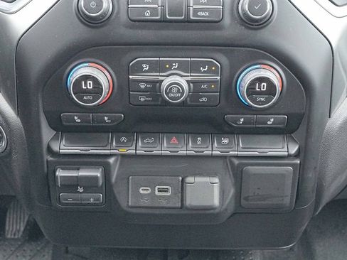 Used 2021 Chevrolet Silverado 1500 LT AWD/4WD image 31