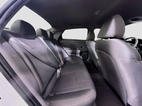 Used 2022 Hyundai Elantra SE FWD image 26
