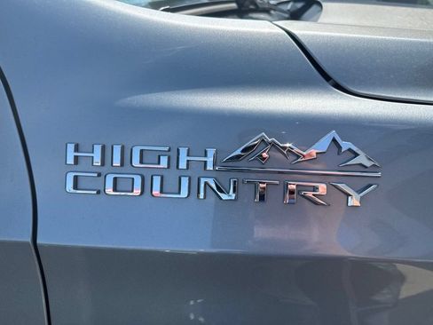 Used 2025 Chevrolet Tahoe High Country AWD/4WD image 11