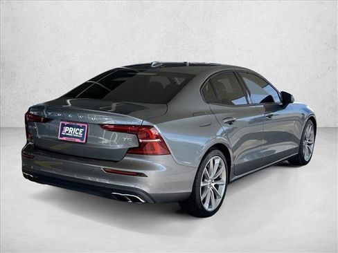 Used 2021 Volvo S60 T5 Momentum w/ Premium Package image 6