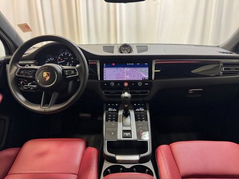 Used 2025 Porsche Macan w/ Premium Package Plus AWD/4WD image 18