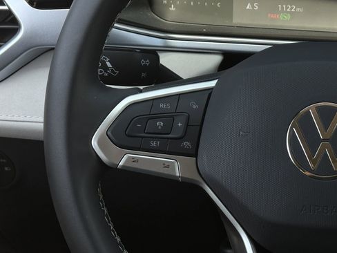 New 2025 Volkswagen Taos SE FWD image 16