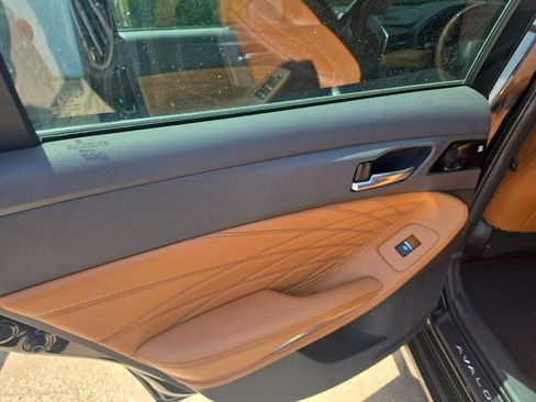 Used 2019 Toyota Avalon Limited FWD image 8