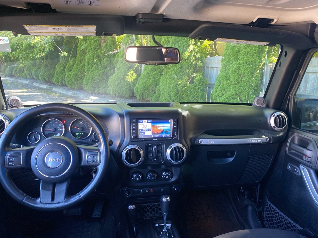 Used 2014 Jeep Wrangler Unlimited Sahara w/ Dual Top Group AWD/4WD image 16