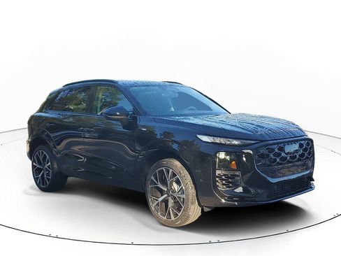 New 2026 Audi Q3 quattro 2.0T AWD/4WD image 1