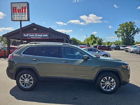 Used 2021 Jeep Cherokee Latitude Plus w/ Mopar Interior Package AWD/4WD image 2