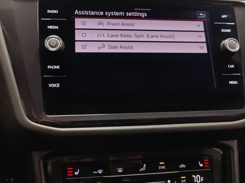 Certified 2024 Volkswagen Tiguan SE R-Line image 10