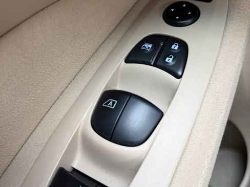 Used 2015 Nissan Pathfinder S AWD/4WD image 24