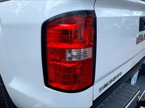Used 2019 GMC Sierra 2500 SLT w/ Driver Alert Package AWD/4WD image 24