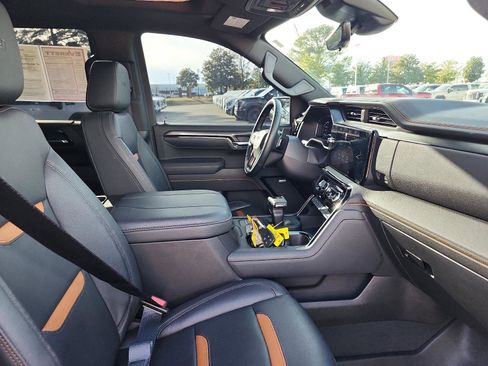 Used 2025 GMC Sierra 1500 AT4 w/ AT4 Premium Package image 8