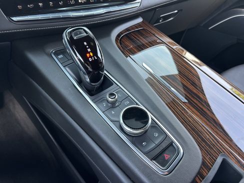 Used 2022 Cadillac Escalade Luxury AWD/4WD image 38