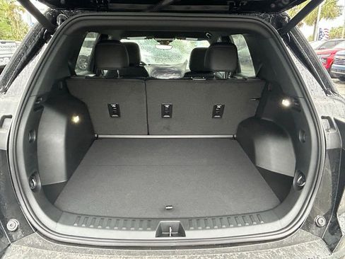New 2026 Chevrolet Equinox LT w/ Convenience Package II FWD image 11