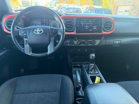 Used 2017 Toyota Tacoma TRD Off-Road w/ Tow Package (A/T) AWD/4WD image 6