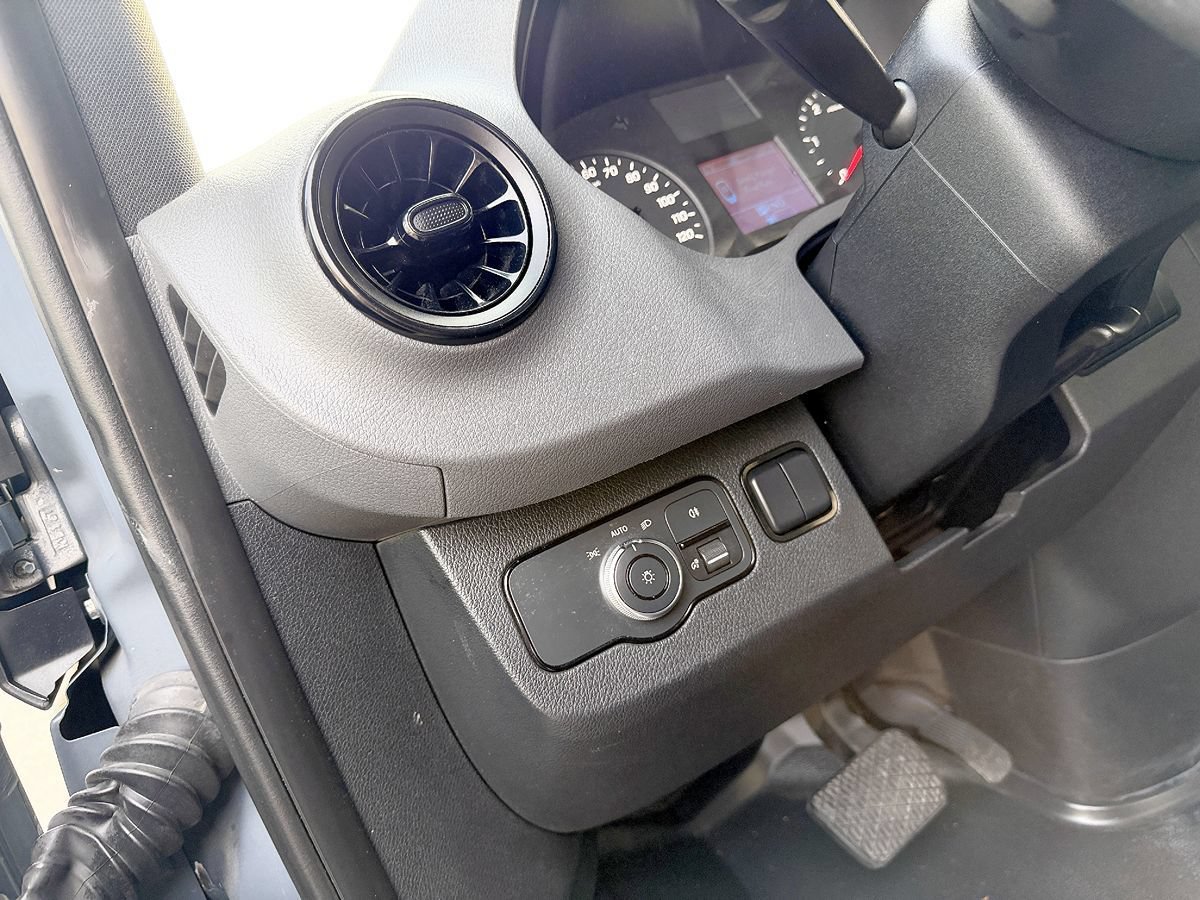Used 2019 Mercedes-Benz Sprinter 144 image 39