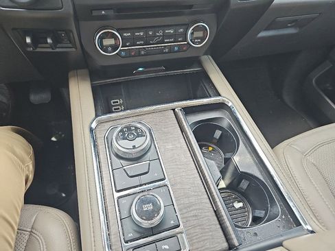 Used 2018 Ford Expedition Limited w/ Equipment Group 302A AWD/4WD image 21