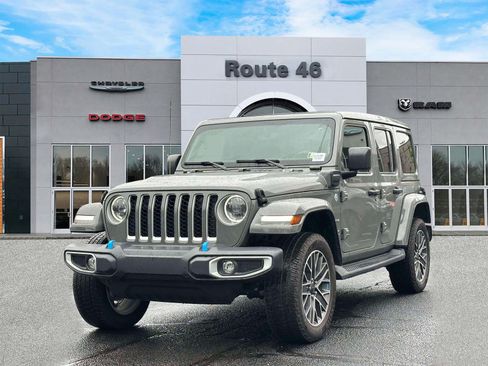Used 2023 Jeep Wrangler Unlimited Sahara w/ Cold Weather Group AWD/4WD image 2