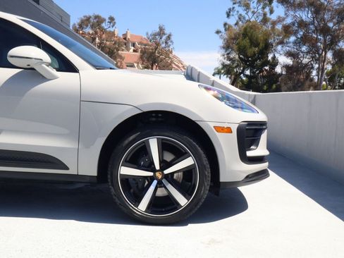 Certified 2026 Porsche Macan AWD/4WD image 11