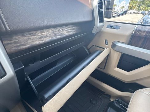 Used 2019 Ford F150 Lariat w/ Equipment Group 502A Luxury AWD/4WD image 33