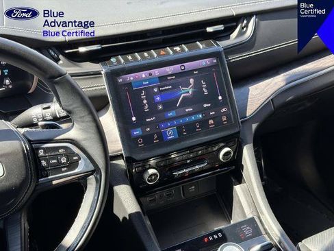 Used 2022 Jeep Grand Cherokee Overland w/ Advanced Protech Group III AWD/4WD image 13