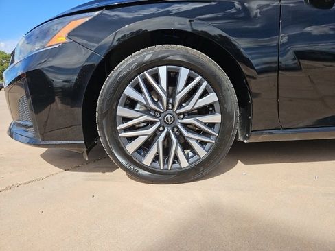 Used 2024 Nissan Altima 2.5 SV FWD image 7
