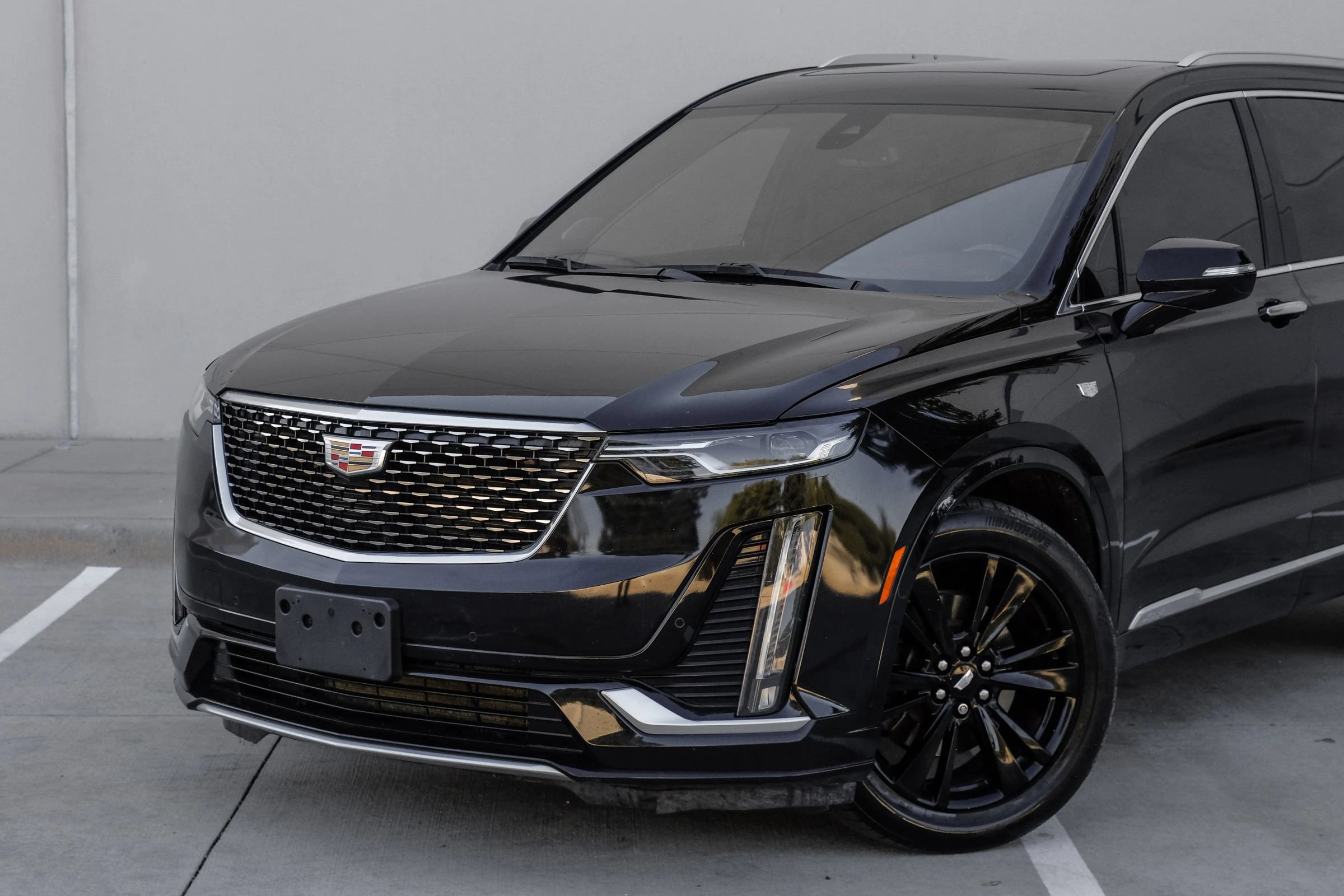 Used 2023 Cadillac XT6 Premium Luxury w/ LPO, Floor Liner Package FWD image 8