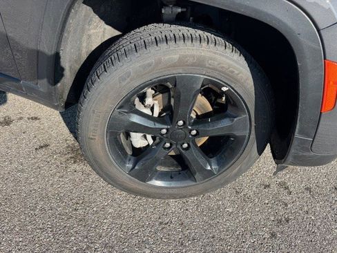 Used 2024 Jeep Grand Cherokee Limited w/ Black Appearance Package image 37