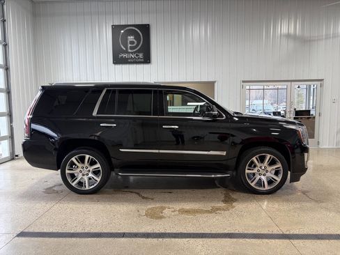 Used 2016 Cadillac Escalade Luxury image 6