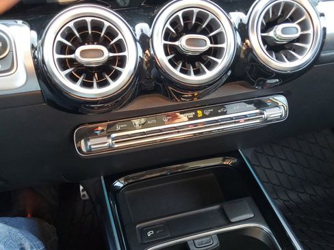 Used 2021 Mercedes-Benz GLB 250 4MATIC image 18