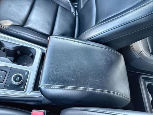 Used 2021 Ford Explorer XLT w/ Equipment Group 202A image 20