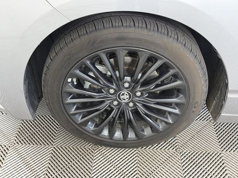 Used 2019 Toyota Avalon XSE image 8