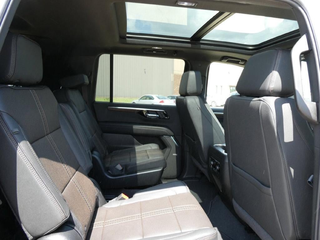 New 2026 Chevrolet Suburban High Country w/ Sun And Tow Package AWD/4WD image 13