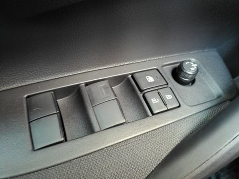 Used 2026 Toyota Corolla LE FWD image 31