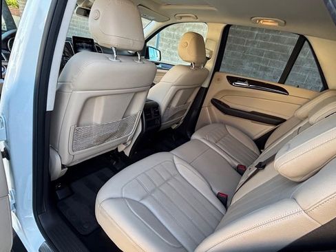 Used 2019 Mercedes-Benz GLE 400 4MATIC w/ Premium 1 Package image 36