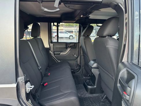 Used 2017 Jeep Wrangler Unlimited Sport w/ Connectivity Group image 29