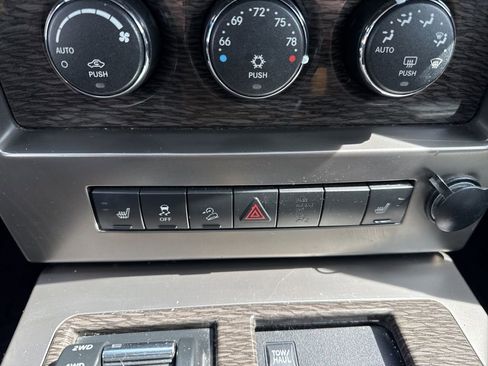 Used 2012 Jeep Liberty Limited w/ Tire & Wheel Group image 9