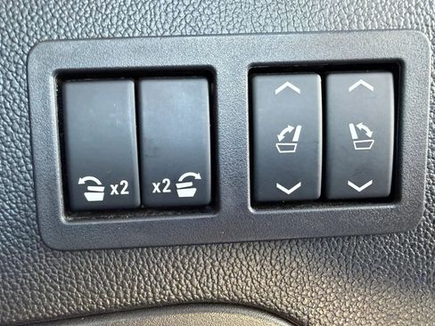 Used 2017 GMC Yukon XL Denali w/ Open Road Package image 32