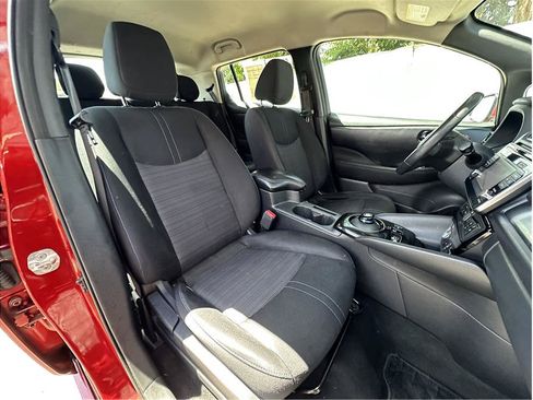 Used 2019 Nissan Leaf SV w/ SV All Weather Package FWD image 4