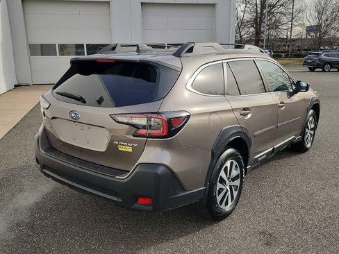 Used 2023 Subaru Outback Premium image 6